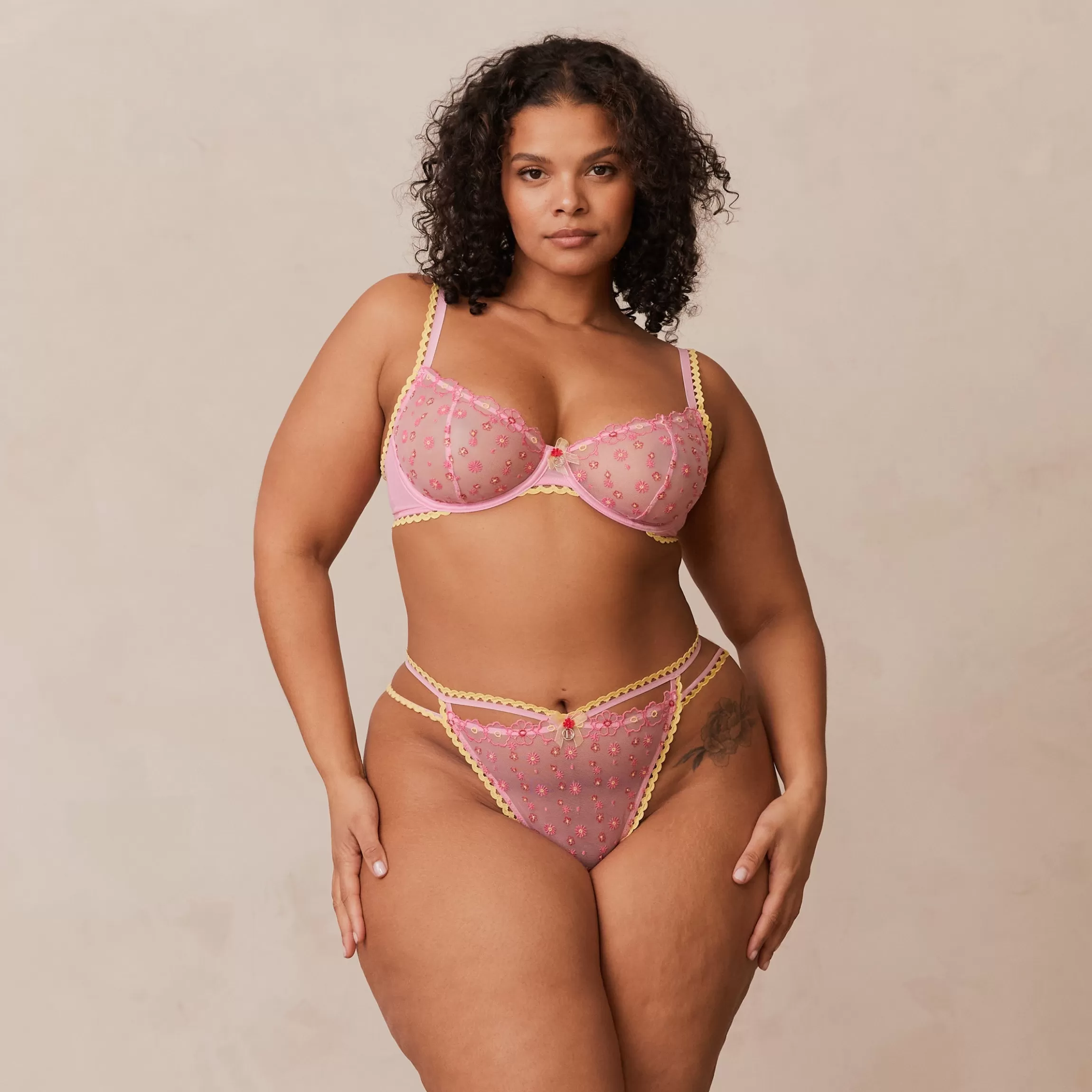 Lounge Daisy Embroidered Balcony BH & String/Slip Set - Roze Flash Sale