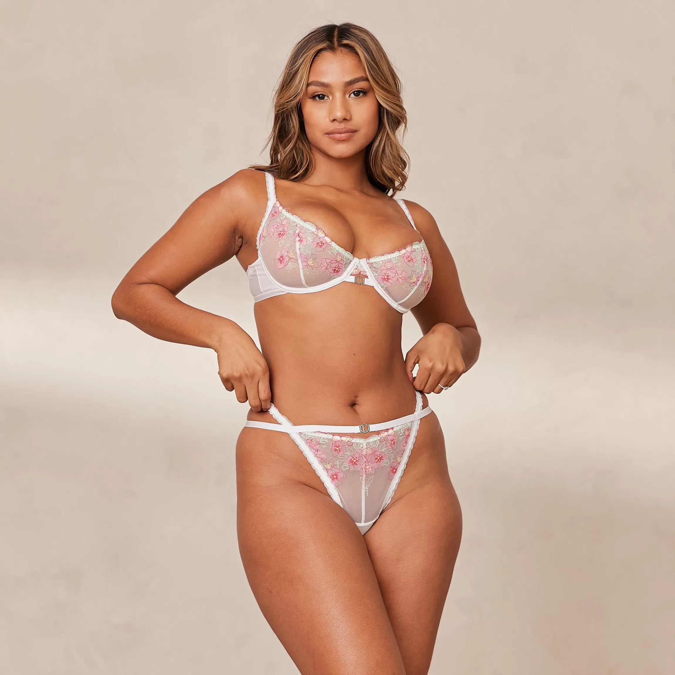 Lounge Ditsy Embroidered Balcony BH & G-string/Slip Set - Wit Flash Sale