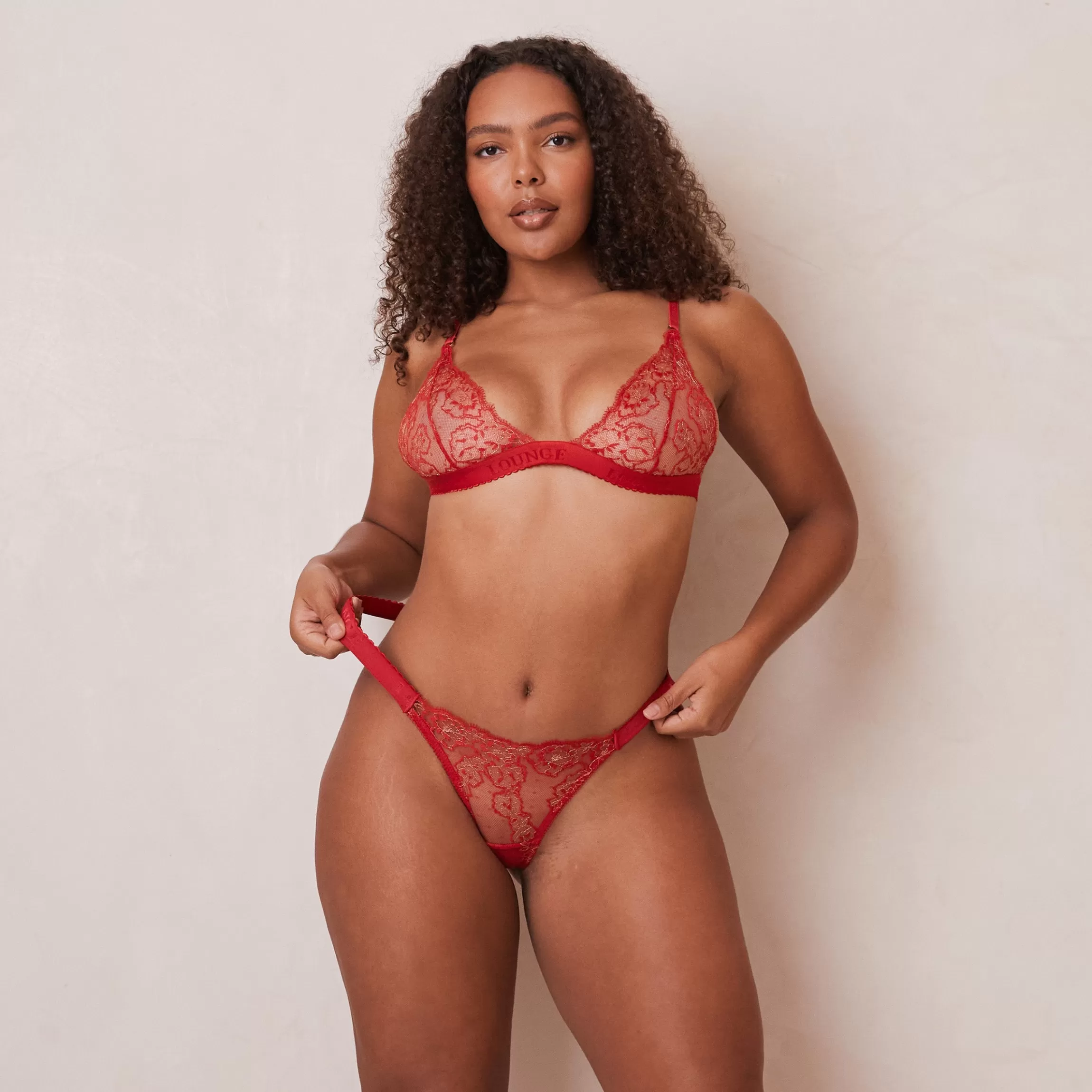 Lounge Embroidered Triangle BH & String Set - Kastanjebruin Shop
