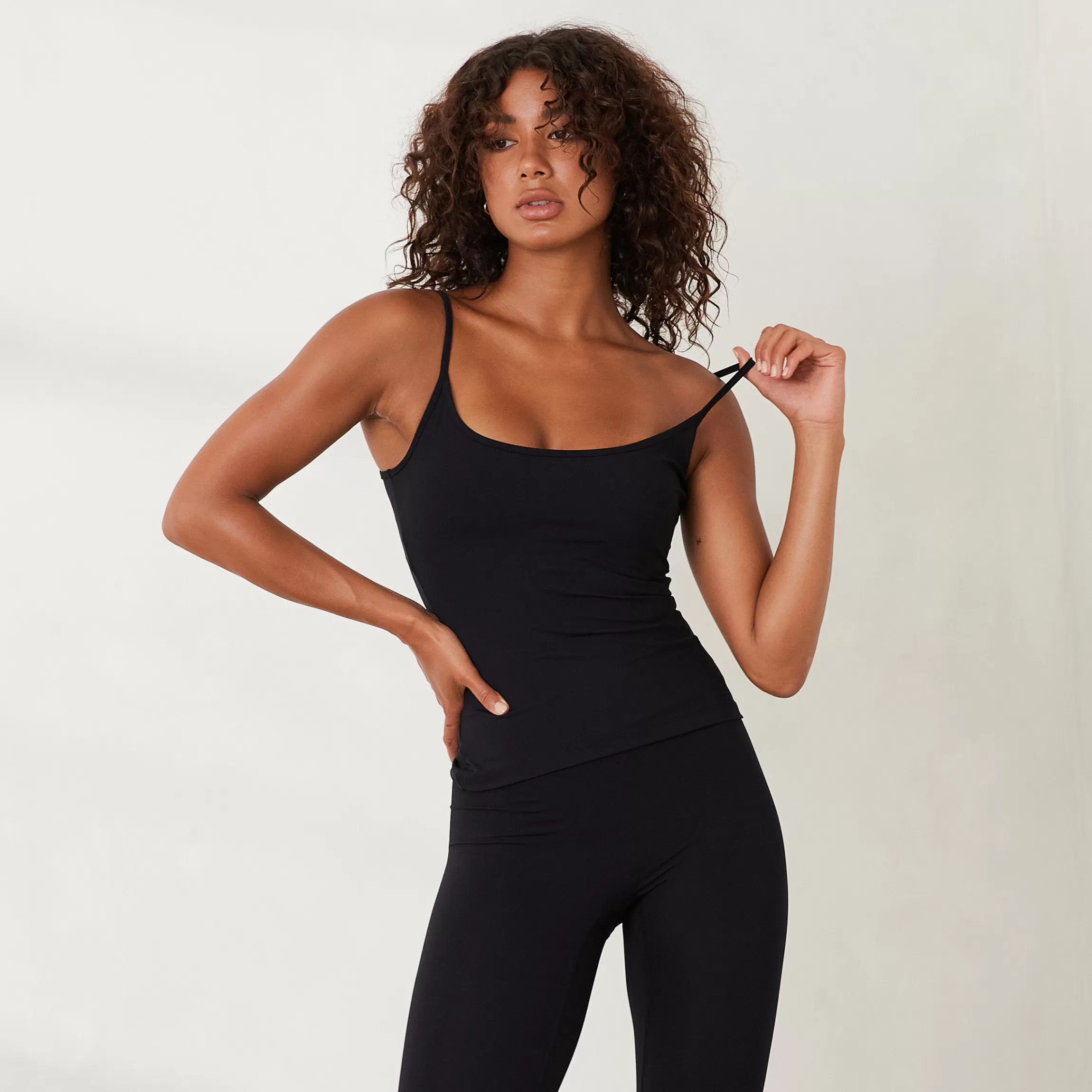 Lounge Essential Cami Top - Zwart Outlet