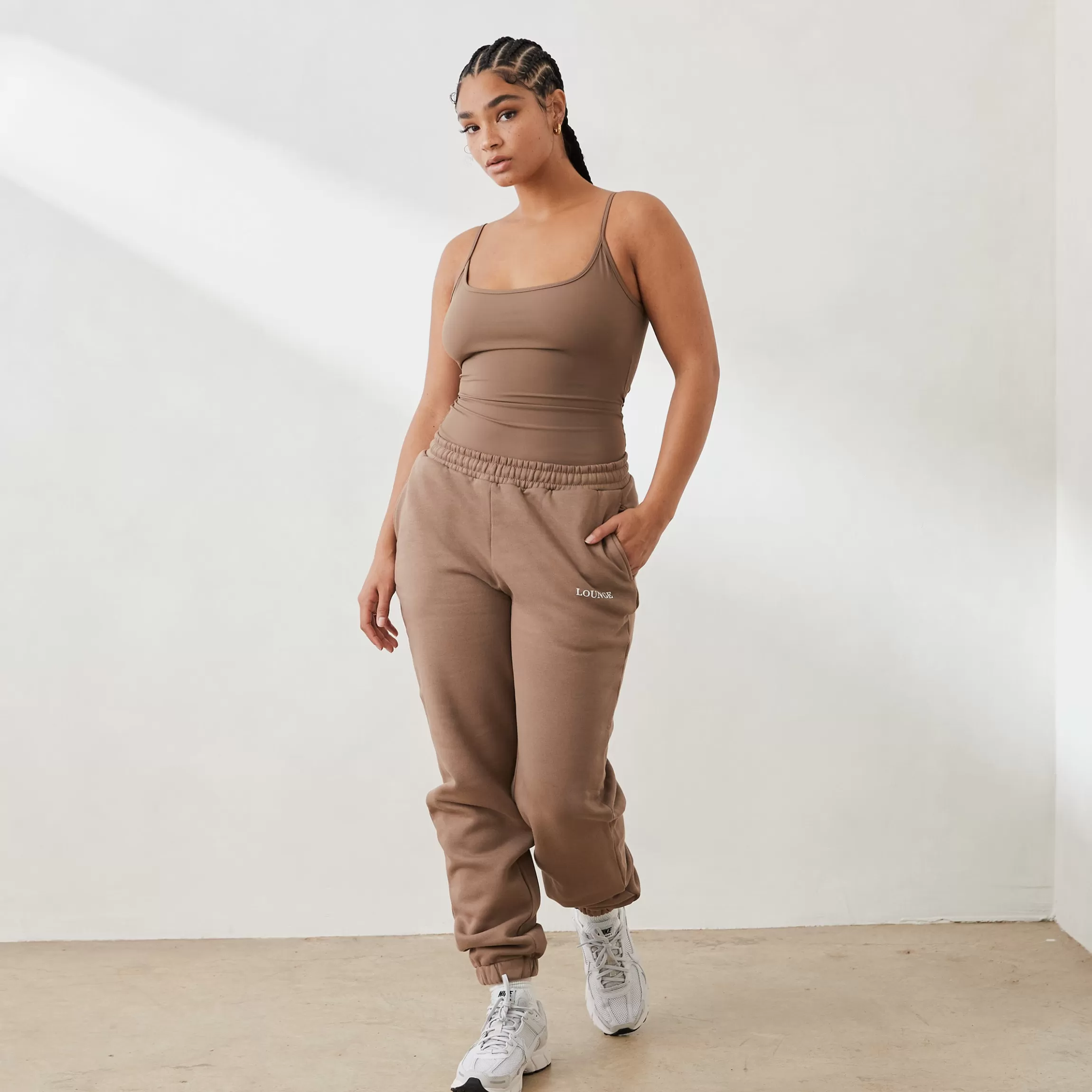 Lounge Essential Joggingbroek - Koffie Flash Sale