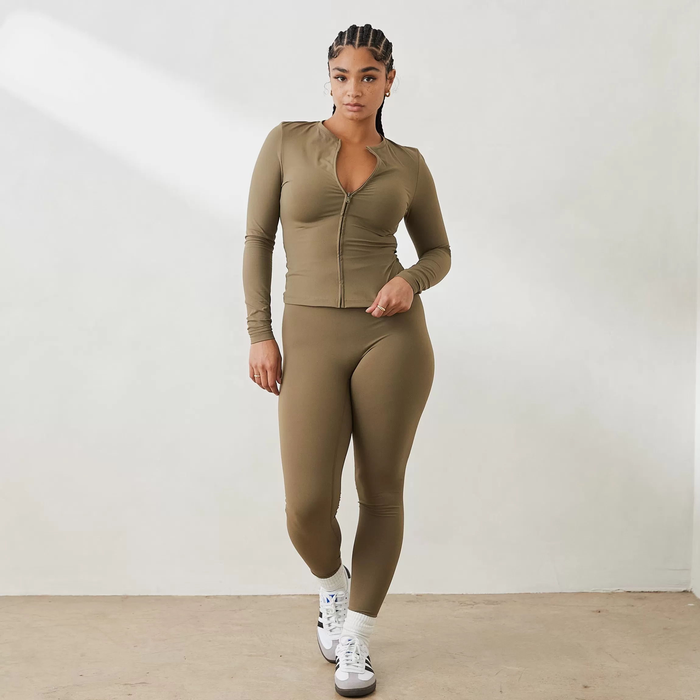 Lounge Essential Leggings - Olijf Hot