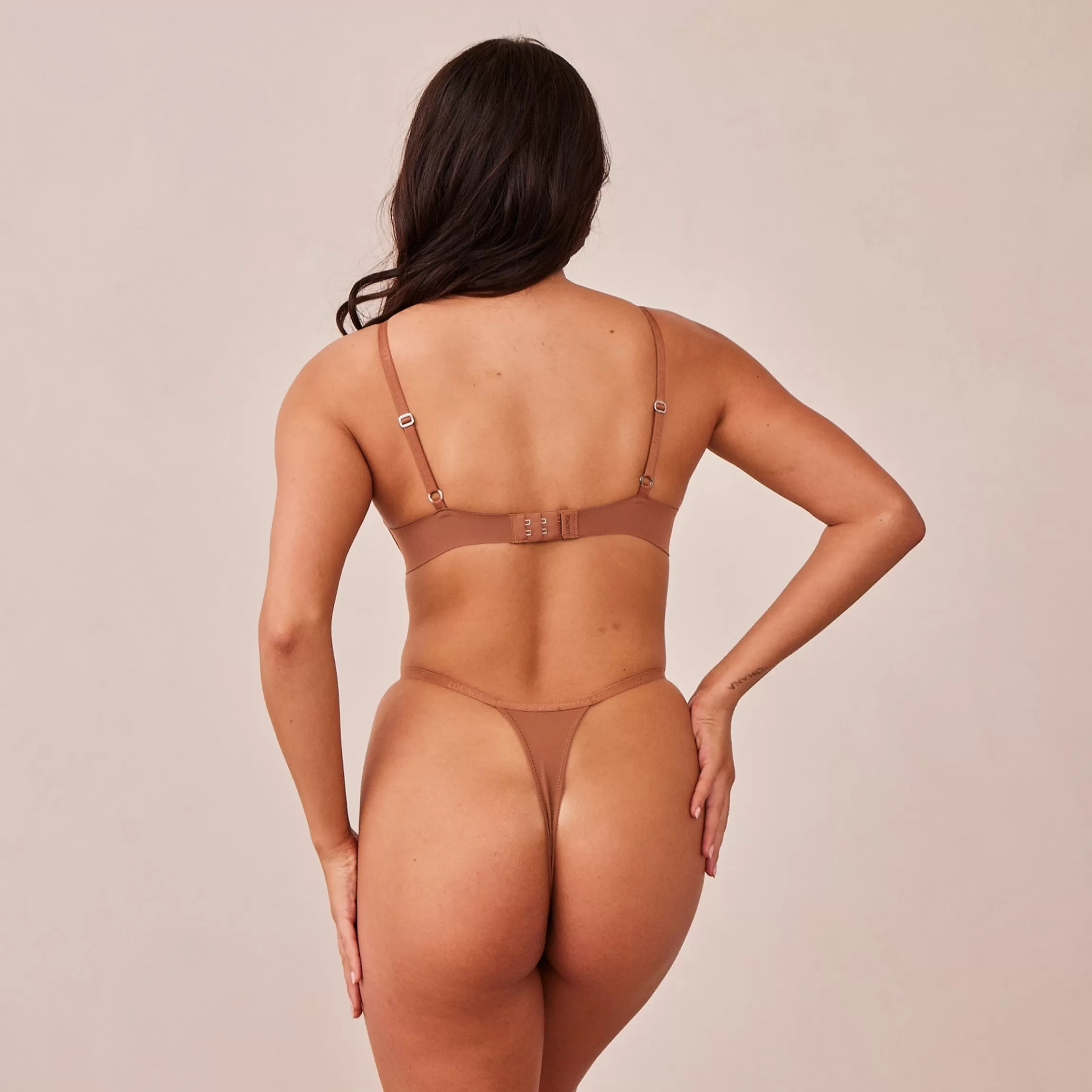 Lounge Light Beugelloze Plunge T-Shirt BH & String/Slip Set - Mokka Online