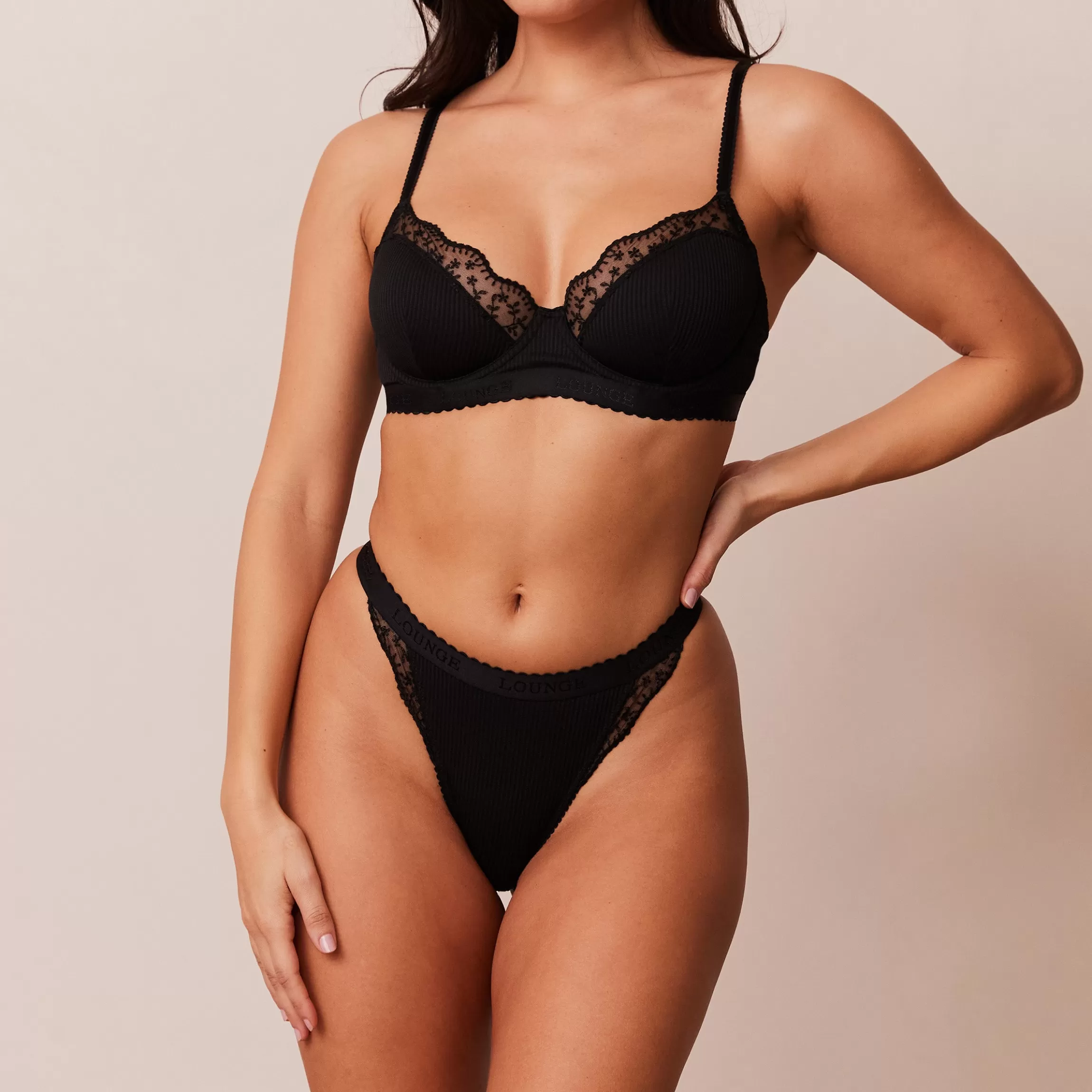 Lounge Ribbed Balcony BH & String/Slip Set - Zwart Shop